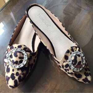 Cute leopard print slides with embellishment.